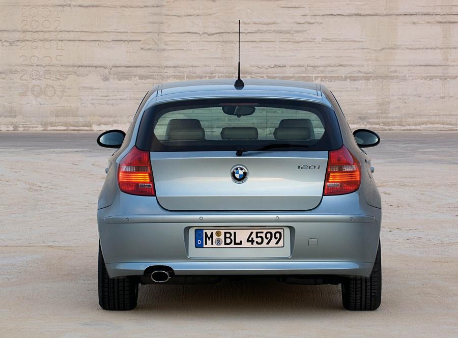  BMW 1-Series 3-Door 2005 года  (фото 18 из 51)